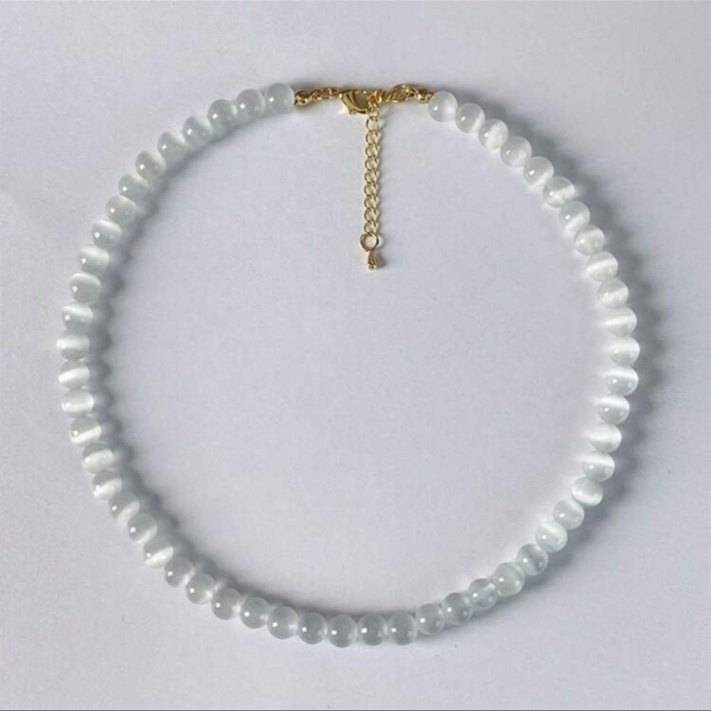 white stone beaded necklace A628